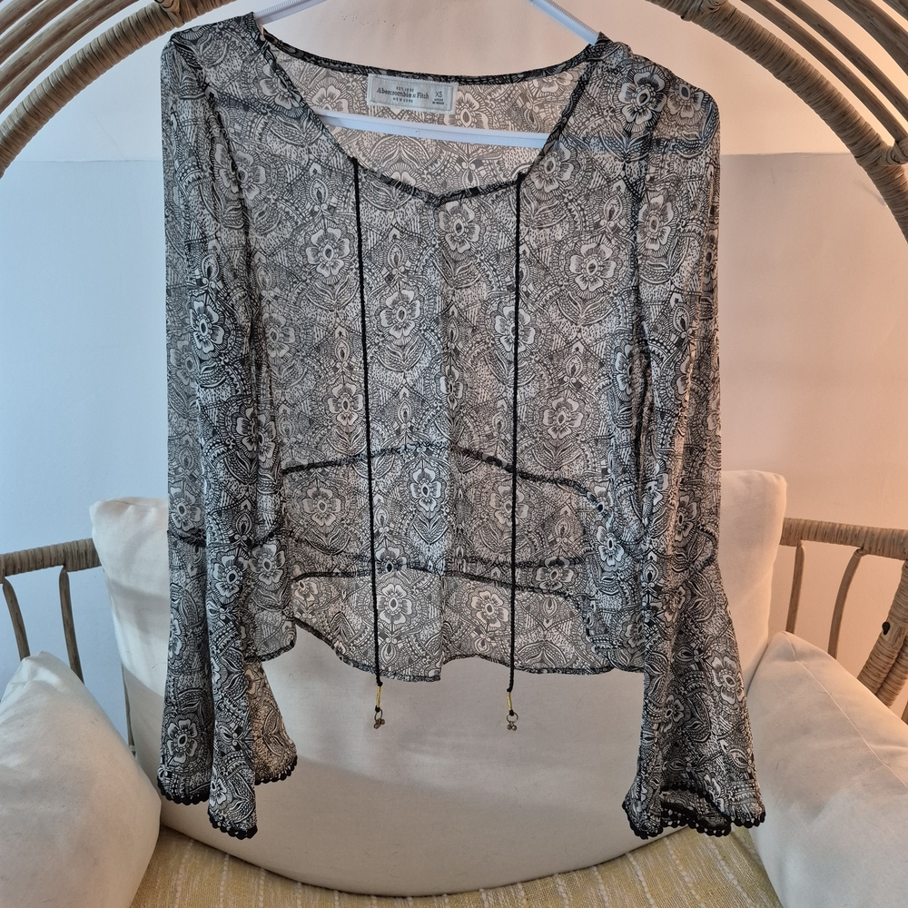 Ambercrombie & Fitch Black and White Lace Women's Top 🩷 Boho Style🩷